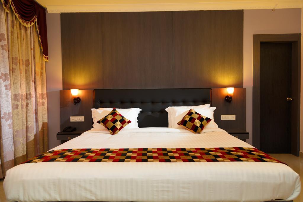Hotel Gopalapuram International Pollāchi Eksteriør billede