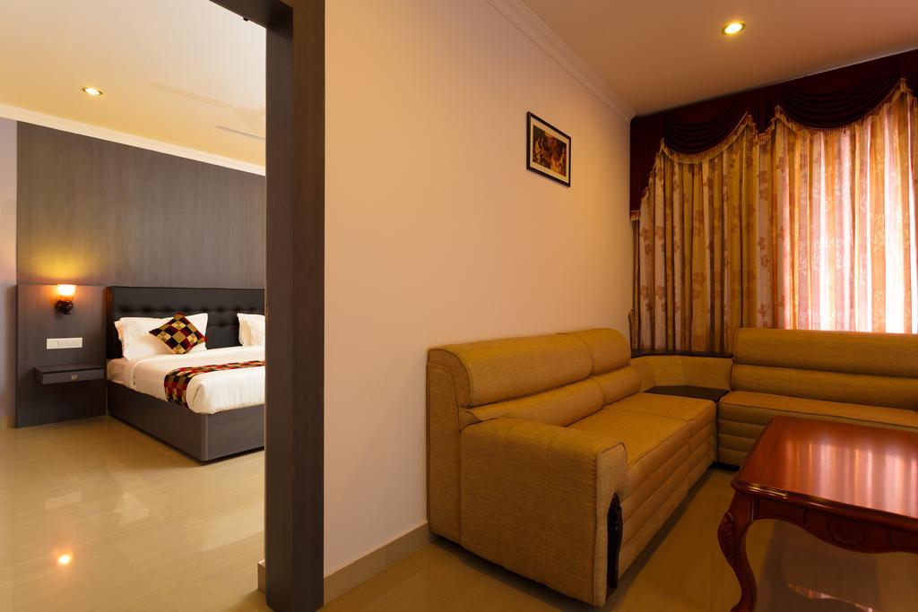 Hotel Gopalapuram International Pollāchi Eksteriør billede