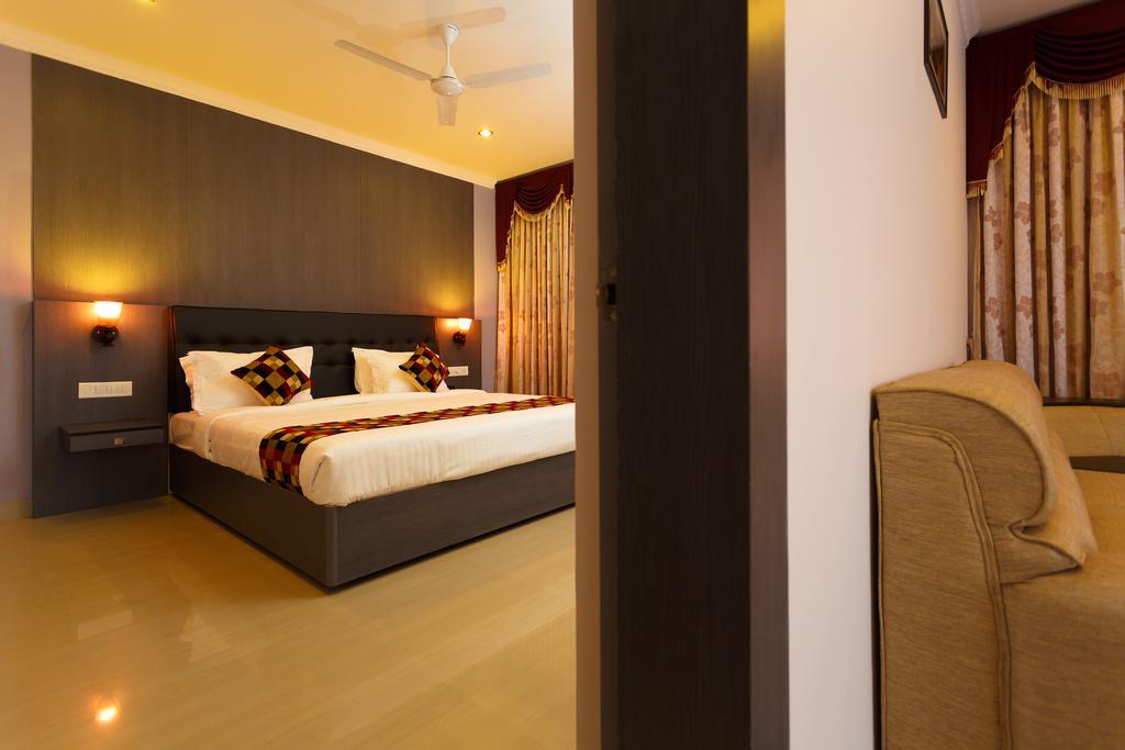 Hotel Gopalapuram International Pollāchi Eksteriør billede
