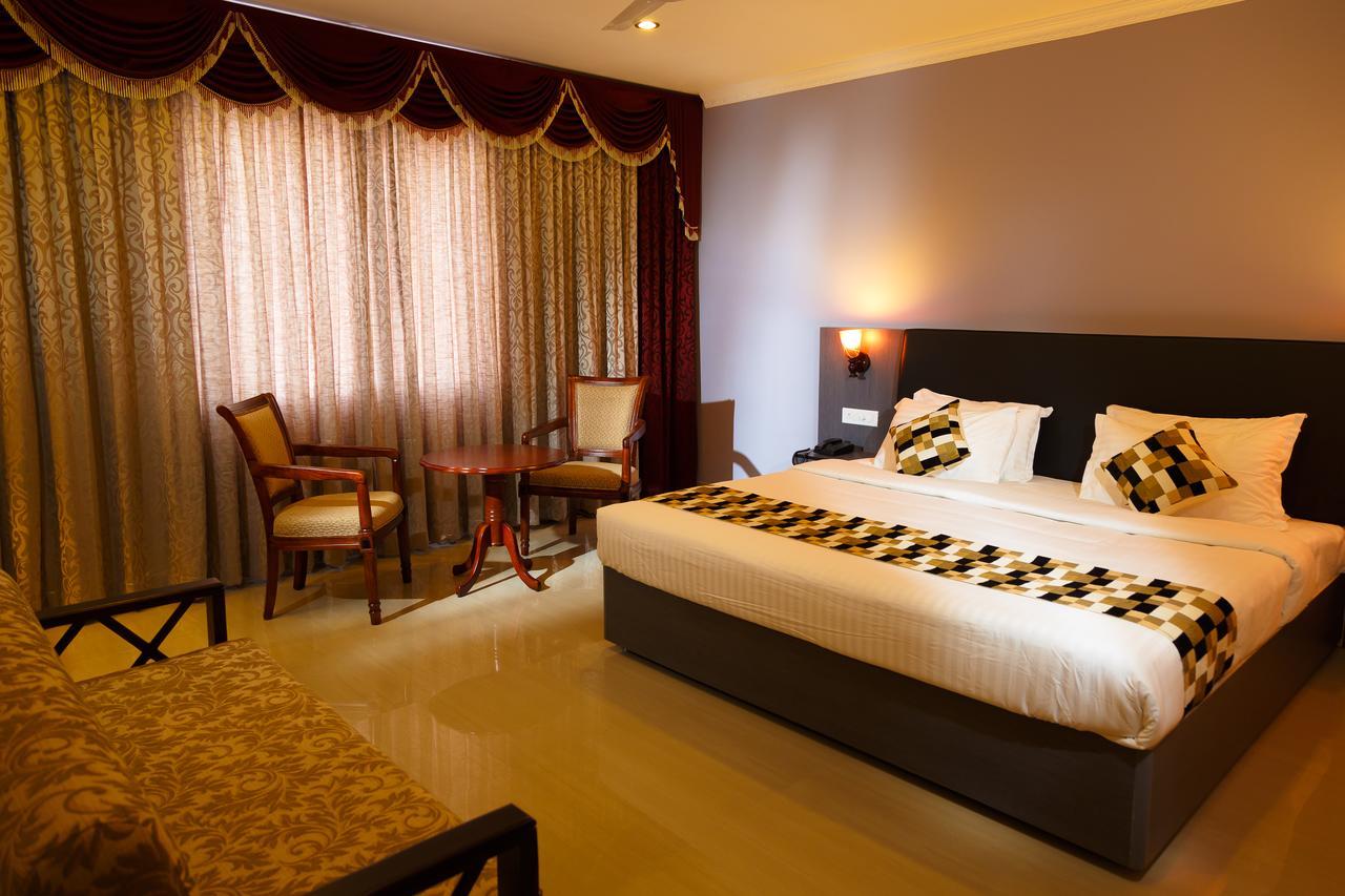 Hotel Gopalapuram International Pollāchi Eksteriør billede